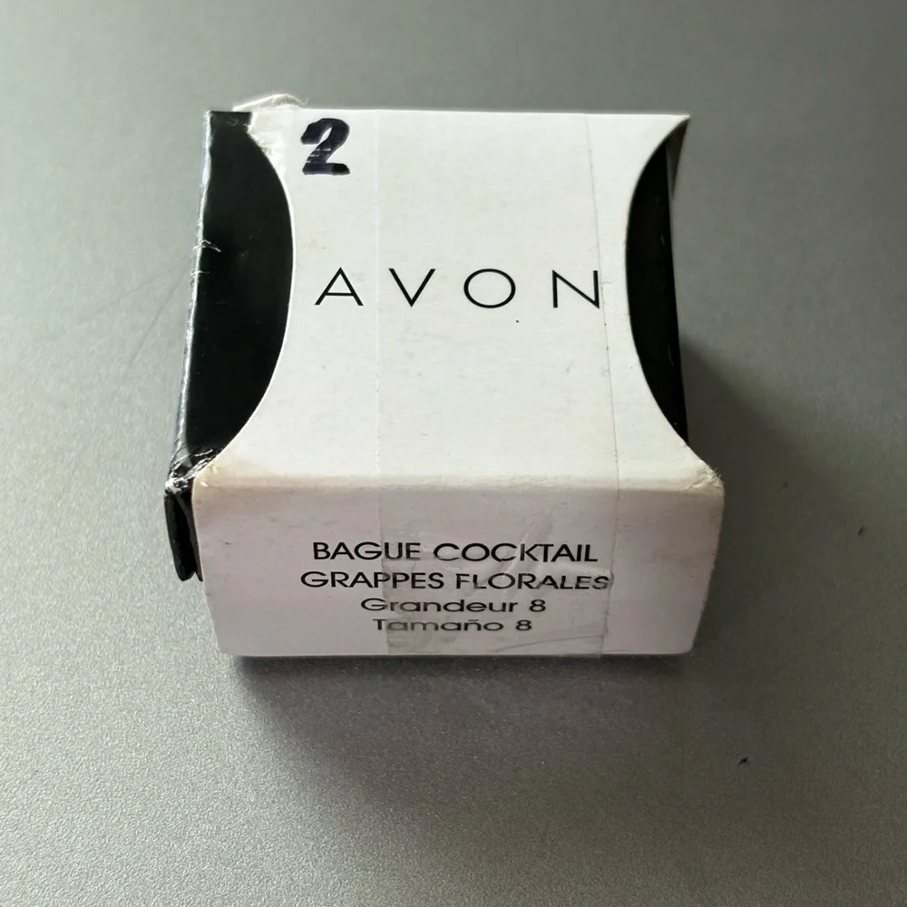 Avon Floral Clusters Cocktail Ring size 8 NIB